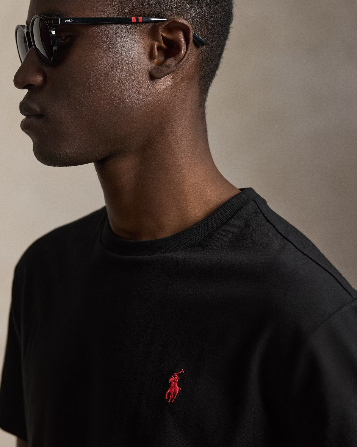Camiseta Classic Fit con cuello redondo