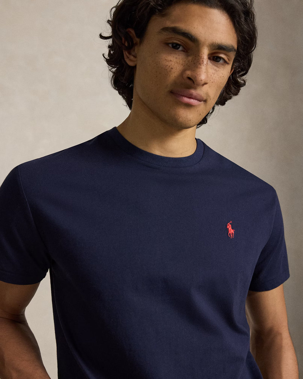 Camiseta Classic Fit con cuello redondo